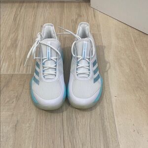 NWOT Size 8.5 Adidas Adizero Parley Tennis Shoe White and Blue Never worn